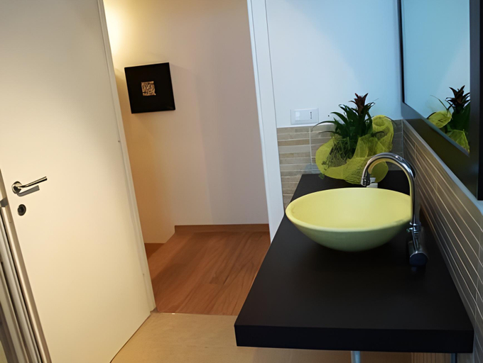 Bathroom 2, Marina Di Castello, Cagliari