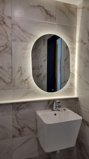 Bathroom 12