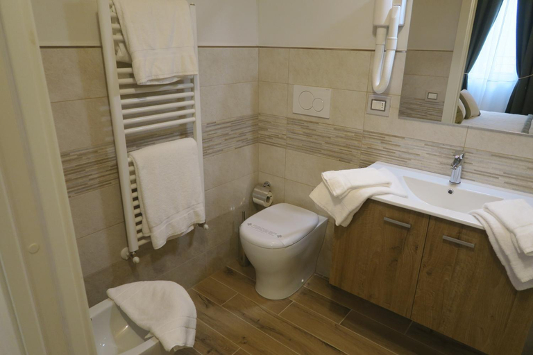 Bathroom 2, Elisa Apartment, Florence