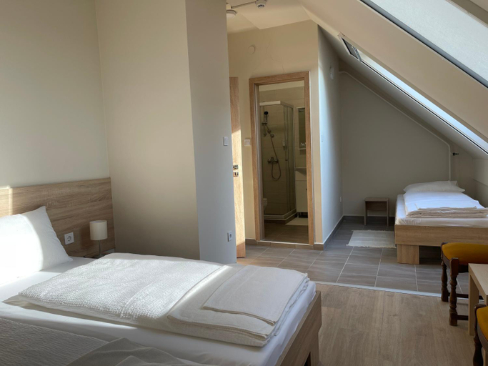 Others 5, Szolofurt Fogado, Kecskemét