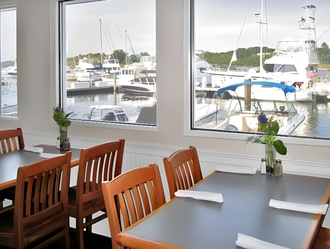 Food & Drinks 5, The Hotel at Cape Ann Marina, Essex