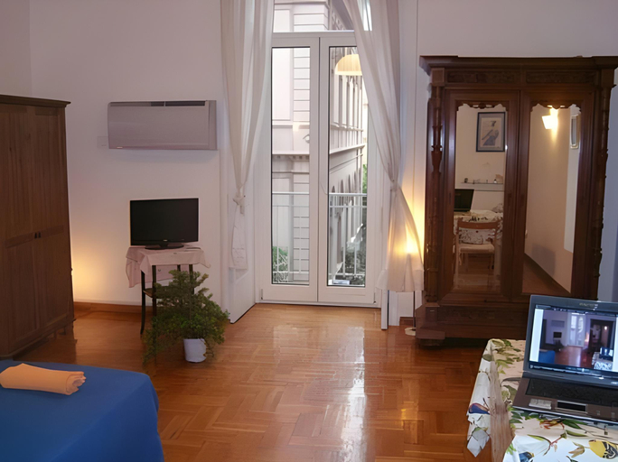 Others 2, B&B Amedeo, Napoli