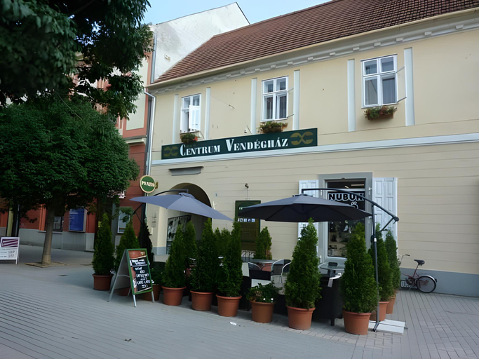 Others 4, Centrum Panzio, Mohácsi