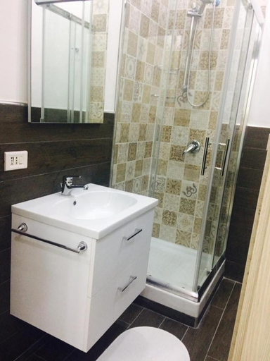 Bathroom, Decumani Prestige, Napoli