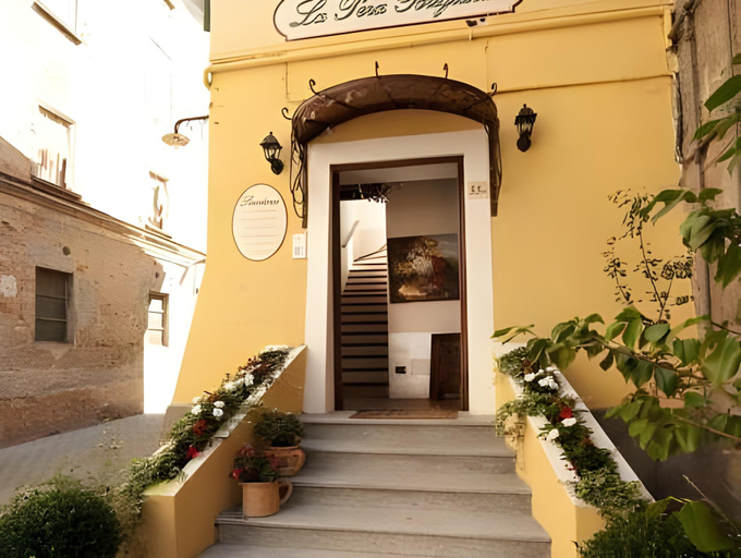 Entrance 5, Residence La Pera Bugiarda, Torino