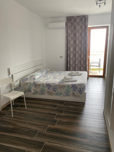 Others 5, Manfredi Sea Room, Foggia