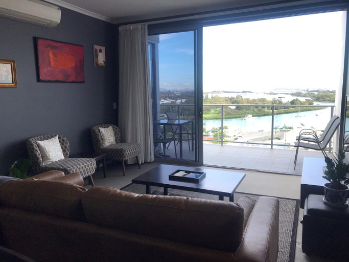 Others 4, The Perfect Host @ Curtis Apartments, Gladstone