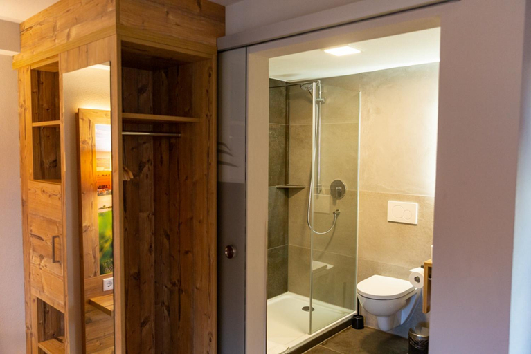 Bathroom 2, Gasthaus Winzerstube & Hotel, Kitzingen