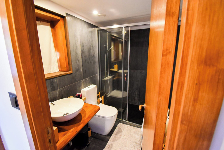 Bathroom 4, Moinhos do Paiva, Castelo de Paiva