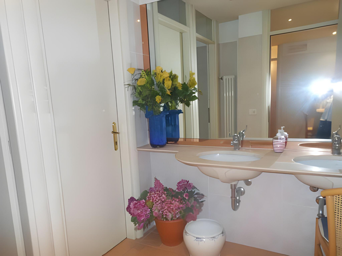 Bathroom 3, Hotel Ristorante Miralago, Verona