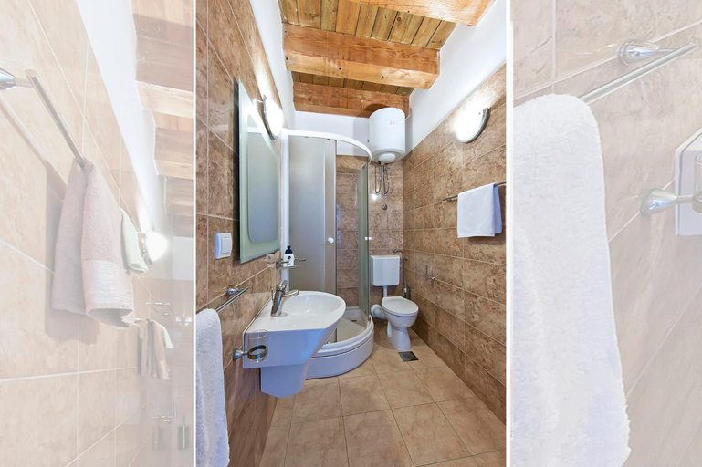 Others 3, Rooms , FREE parking, beach, sea front Castle Zamagna, Mali Zaton bay, Pojezerje
