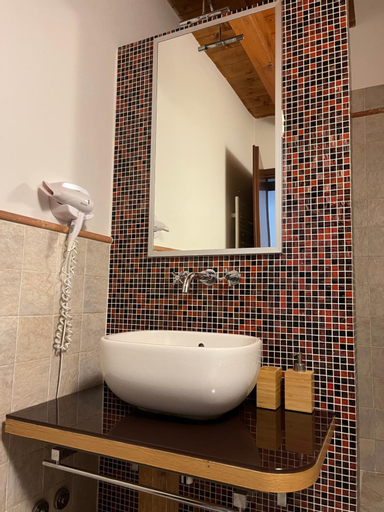 Bathroom 10