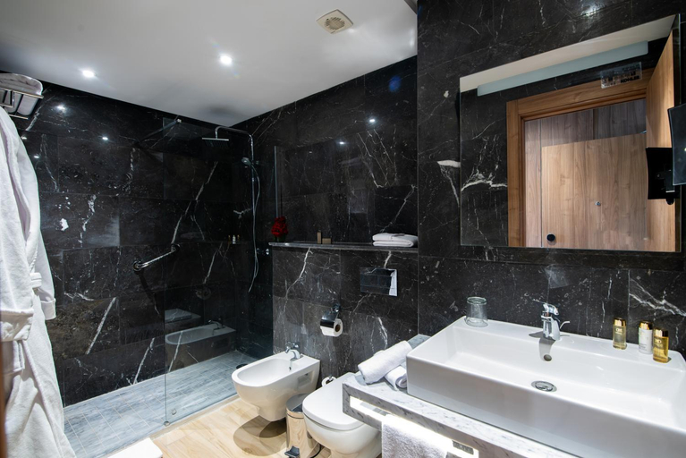 Bathroom 4