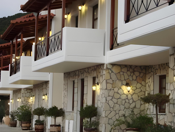 Exterior & Views