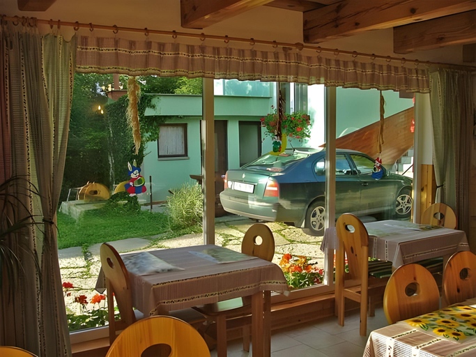 Food & Drinks 3, Penzion a drevenica pri Hati, Žilina