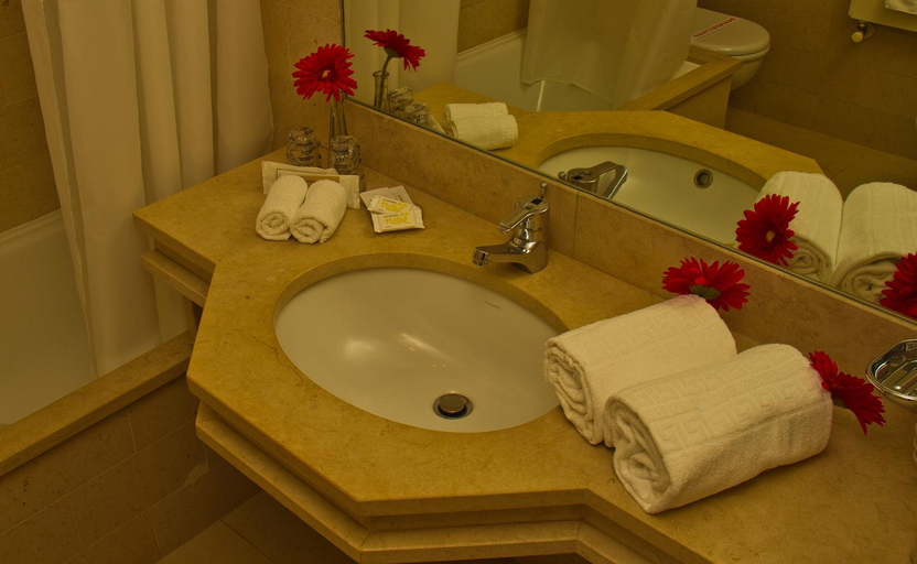 Bathroom 13