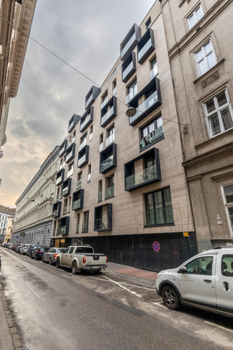 Others 3, ERKEL 18 APARTMAN, Budapesti