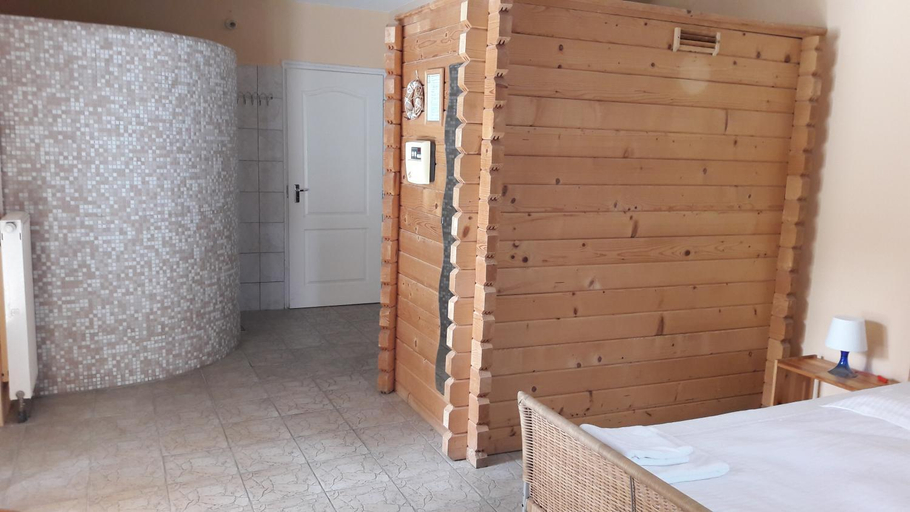 Shower 5, Szalay Villa, Veszprém
