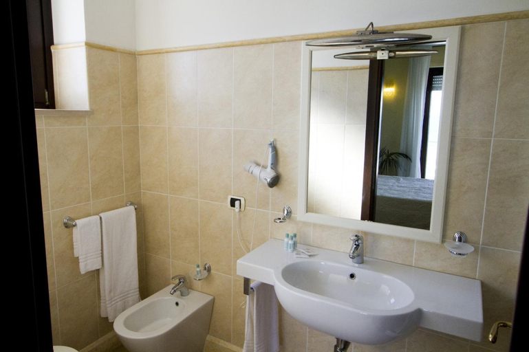 Bathroom 2, Pescasubacquea, Crotone