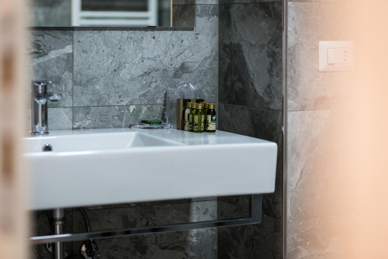 Bathroom 4, Vinci House, Rome
