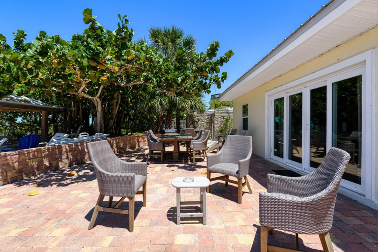 Others 3, Suntan Terrace, Sarasota