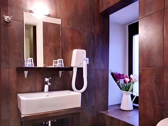 Bathroom 4, Tsarbou Guesthouse, Peloponnese