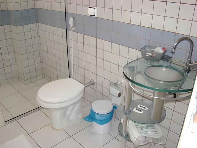 Bathroom 3, Hotel Cajuína, Teresina