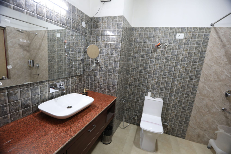 Bathroom, Oasis Villa, Leh