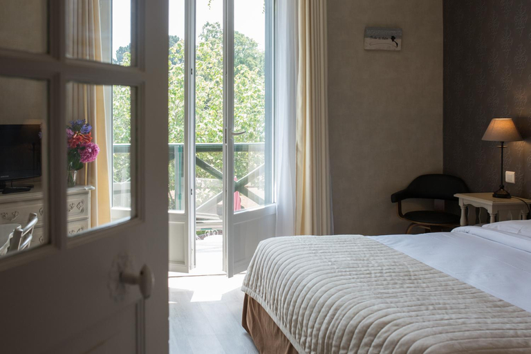 Bedroom 2, Hotel Saint Paul, Vendée