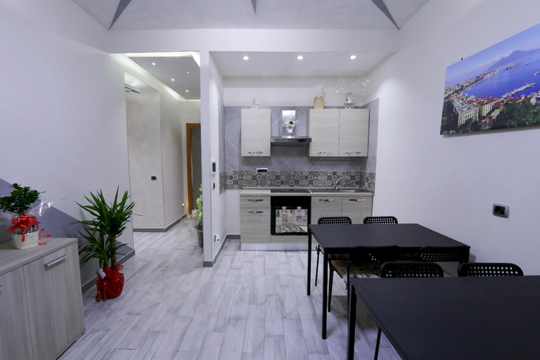 Others 5, Donn'Anna Suite, Napoli
