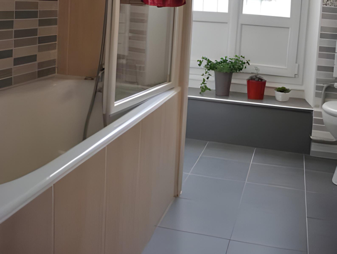 Bathroom 4, Hotel-restaurant Les Colonnades, Vendée