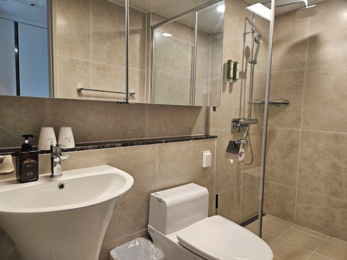 Bathroom 3, Blue Ocean Hotel 4, Jung