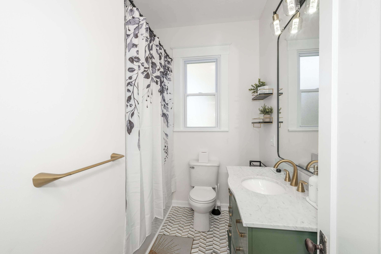 Bathroom 4, Bridgetown Bungalow West Cincy, Hamilton