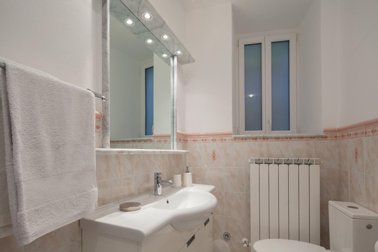 Bedroom 3, San Giovanni Apt, Seaview terrace, 2 Aircondo BDR, easy from Train or Private Parking, La Spezia