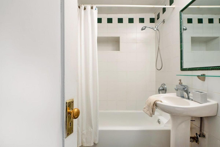 Bathroom 2, 61-2A Large 1BR in Upper East Side, New York