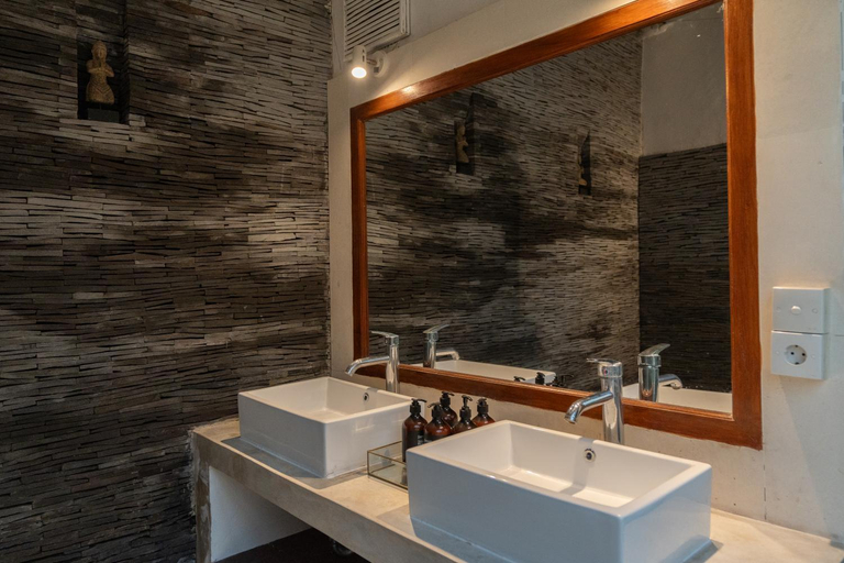 Bathroom 4, The Gardens Seminyak, Badung