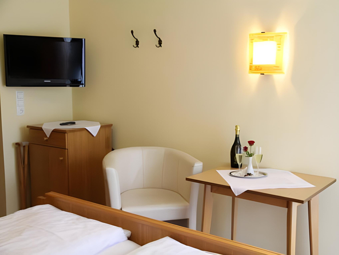 Bedroom 2, Aqua Blu Hotel, Passau