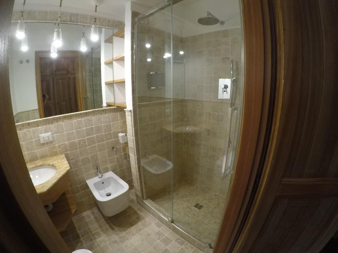 Bathroom 2, Christian's apartments, Aosta