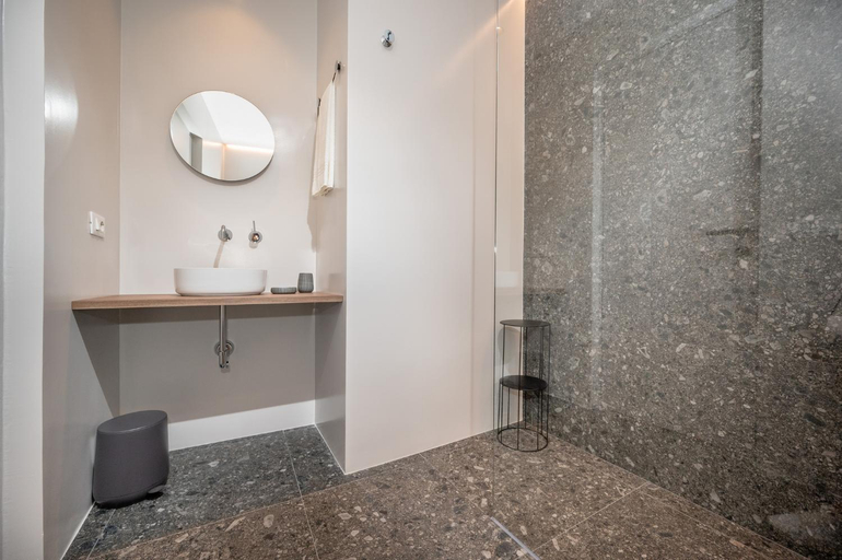 Others 5, BED 10.5 - DESIGN SUITE, Trapani