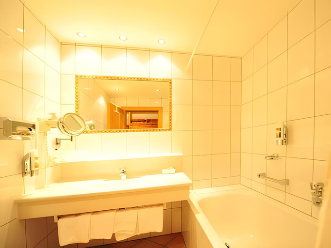 Bathroom 4, Hotel zur Pfeffermühle, Landeck