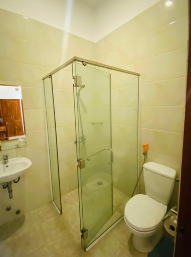 Bathroom, Hoang Quan Hotel, Đà Lạt