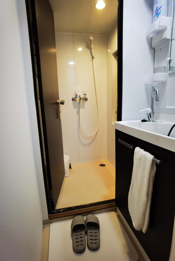 Bathroom 22