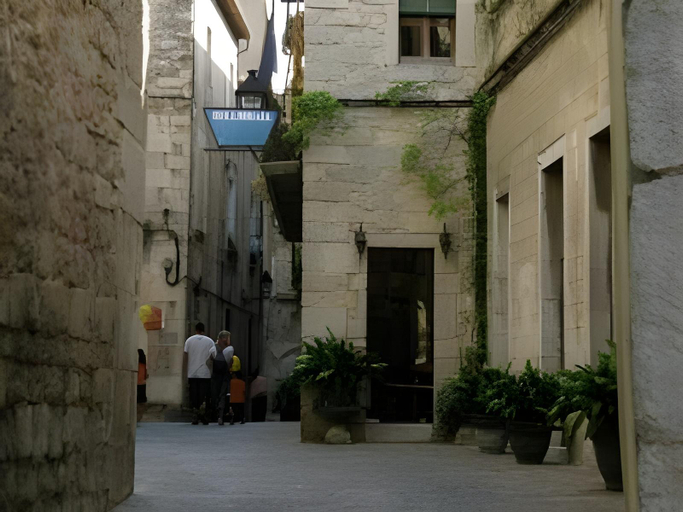 Others 2, Pensio Bellmirall, Girona