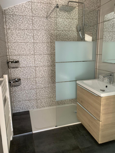 Bathroom, Studio cocooning au calme au coeur de Montpellier, Hérault