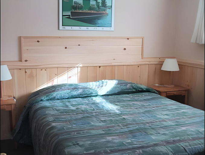 Bedroom, Colonial Bay Motel and Cottages, Muskoka