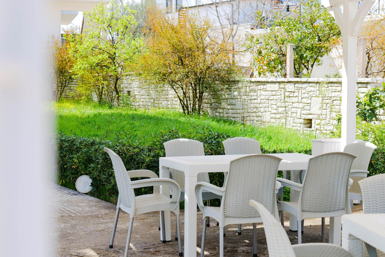 Food & Drinks 4, Garden Villa Landi, Sarandës