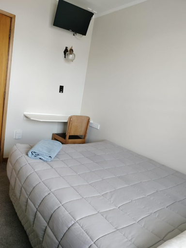 Bedroom 2, Whitehorse Inn, Manawatu