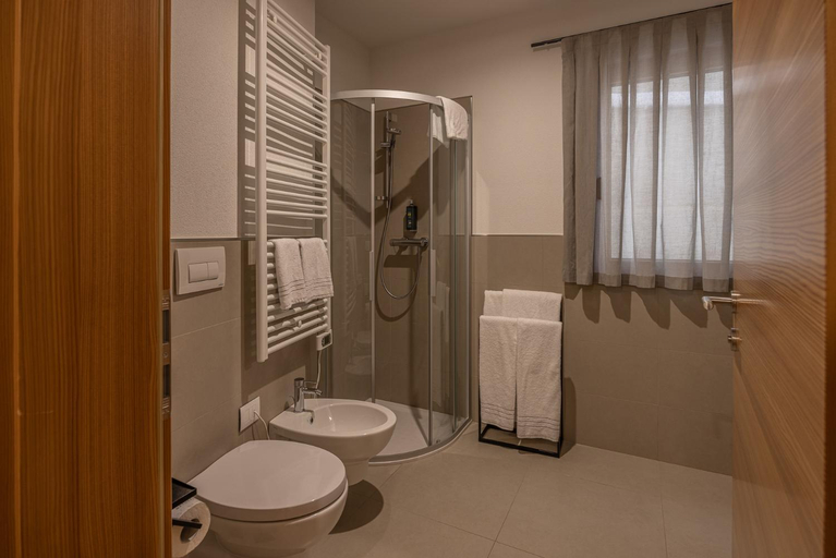 Others 5, Giallo Dolomiti Wellness, Belluno