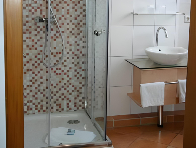 Bathroom 4, Hotel & Restaurant Bienefeld, Rhein-Kreis Neuss