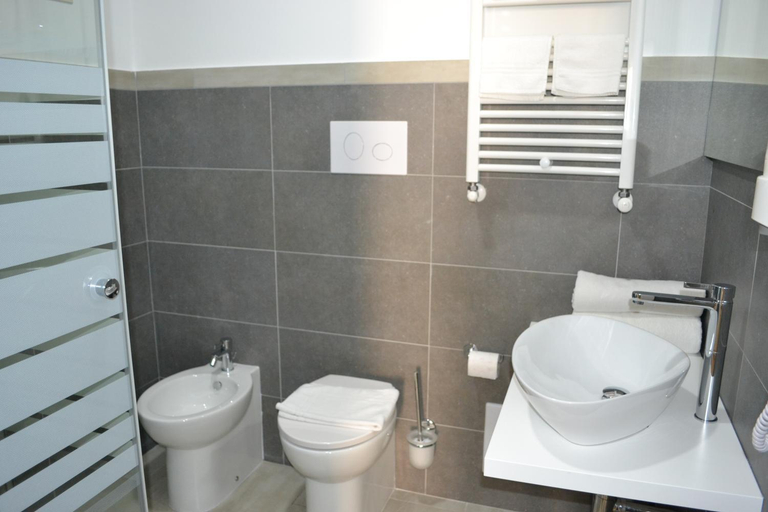 Bathroom 5, B&B Varadero, Messina